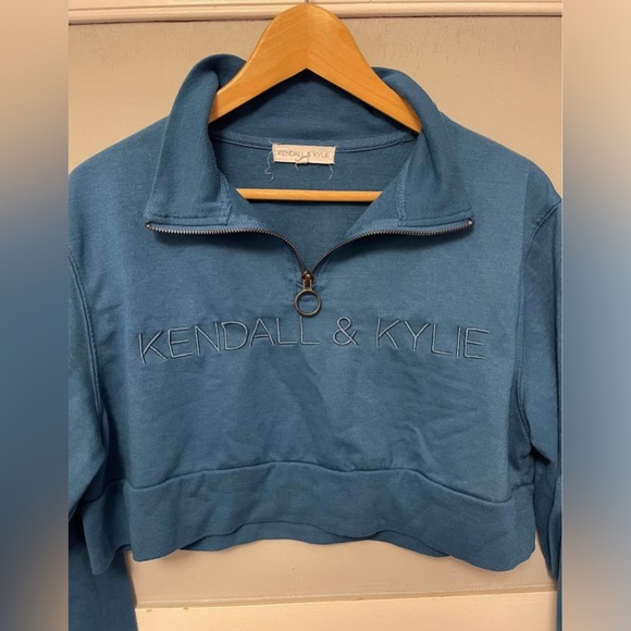 Kendall & Kylie Cropped Quarter-Zip Pullover - Picture 5 of 10
